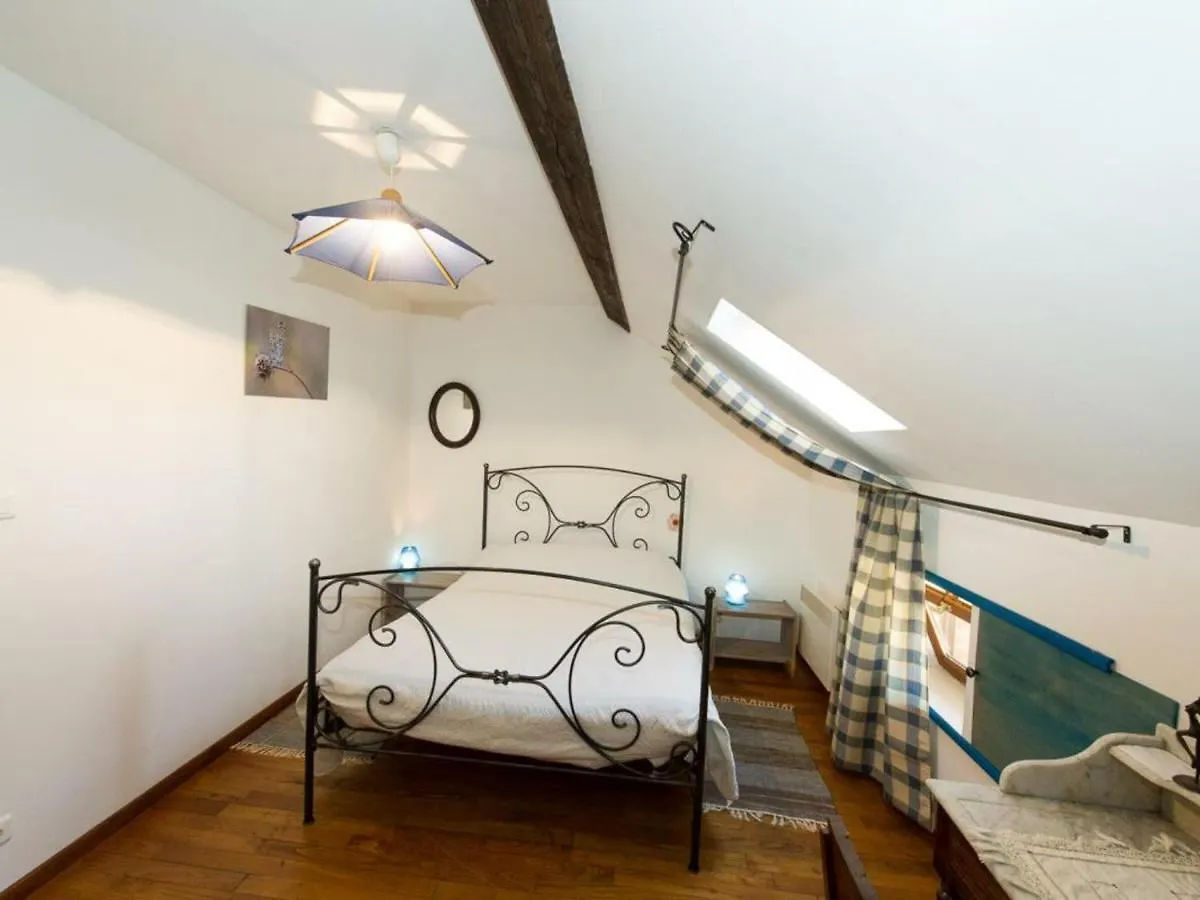 Holiday home Charmante Grange Renovee Avec Jardin, Terrasse Et Animaux Acceptes - Fr-1-489-47 Chatel-Montagne